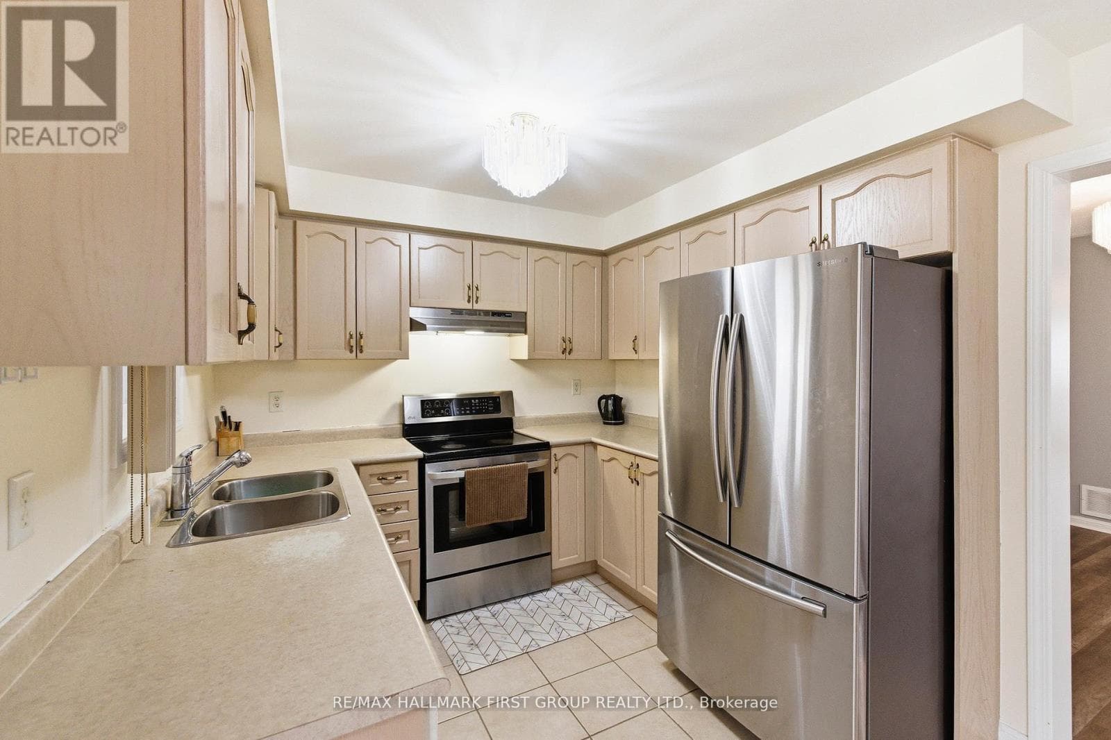 North Whitby 3+1 detached-link with separate-entrance basement near 401/407 10