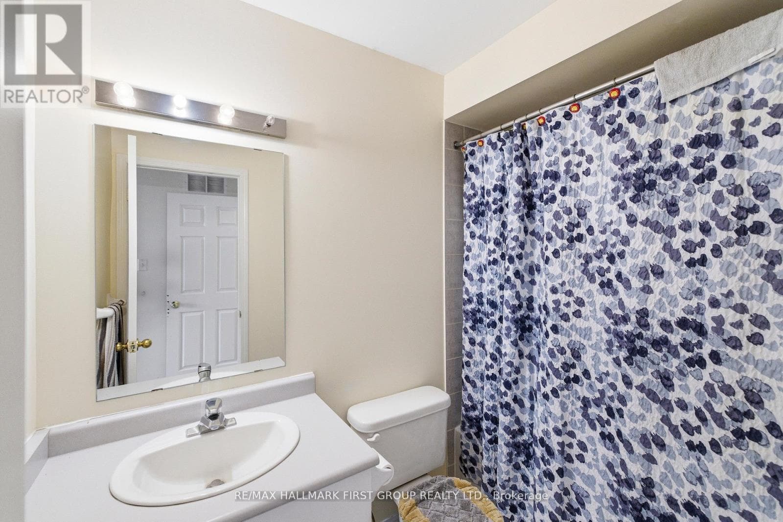North Whitby 3+1 detached-link with separate-entrance basement near 401/407 14