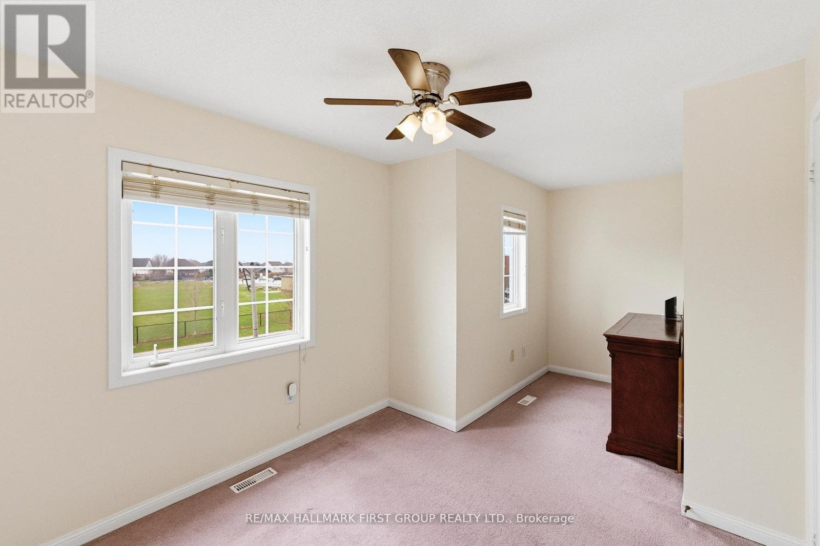 North Whitby 3+1 detached-link with separate-entrance basement near 401/407 16