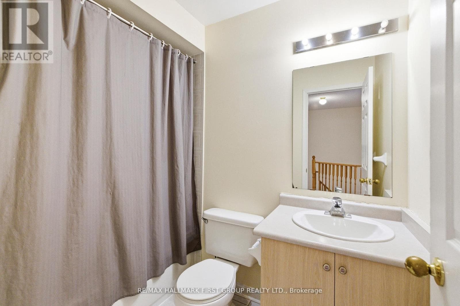 North Whitby 3+1 detached-link with separate-entrance basement near 401/407 17