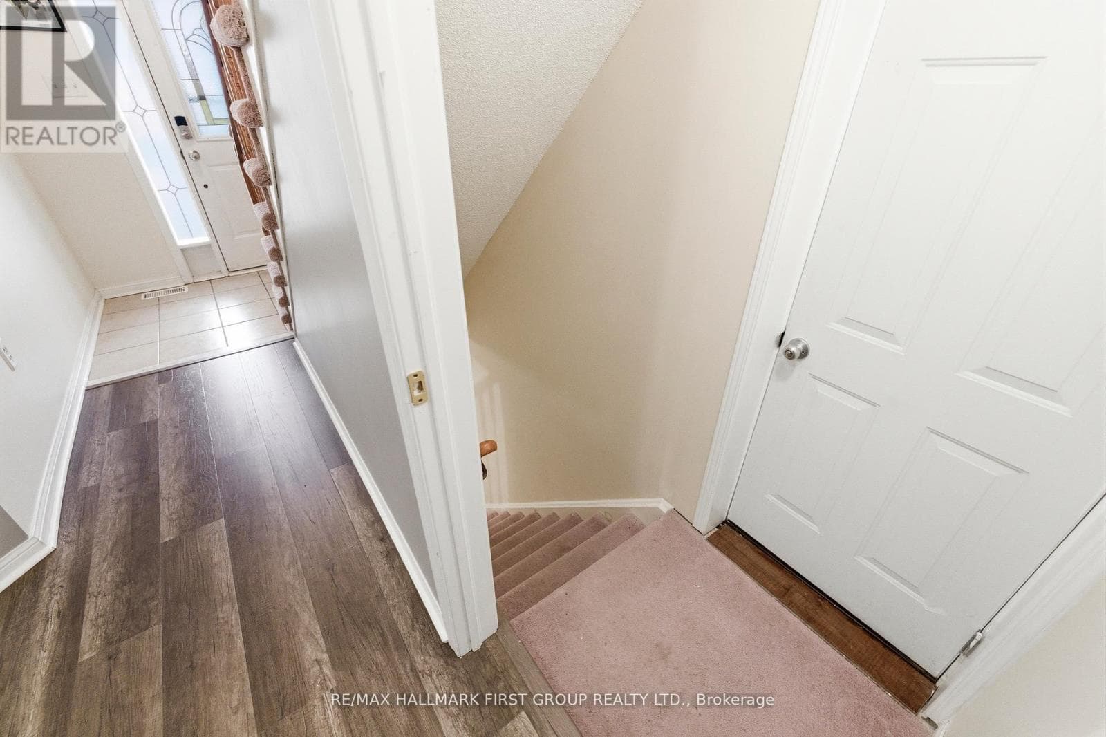 North Whitby 3+1 detached-link with separate-entrance basement near 401/407 18