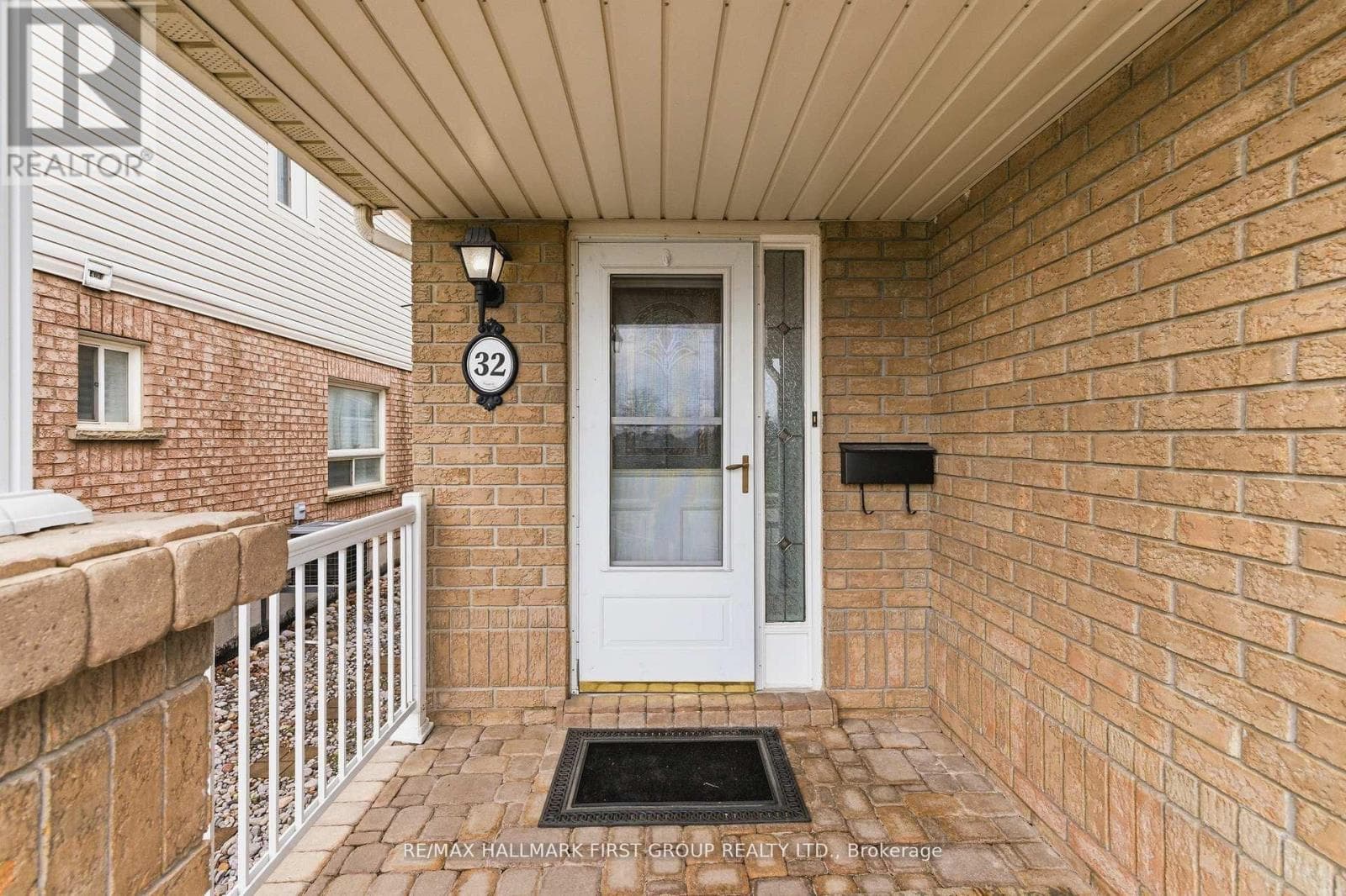 North Whitby 3+1 detached-link with separate-entrance basement near 401/407 3