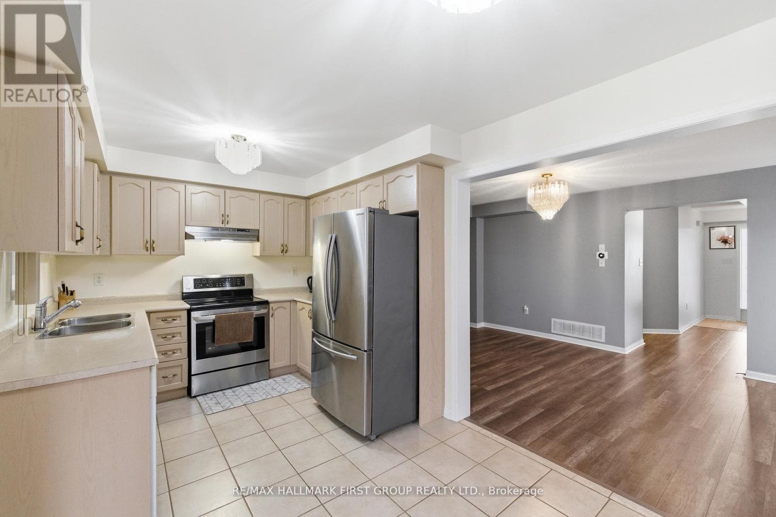 North Whitby 3+1 detached-link with separate-entrance basement near 401/407 8