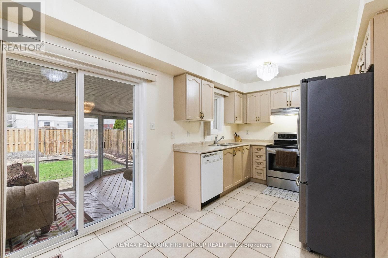 North Whitby 3+1 detached-link with separate-entrance basement near 401/407 9