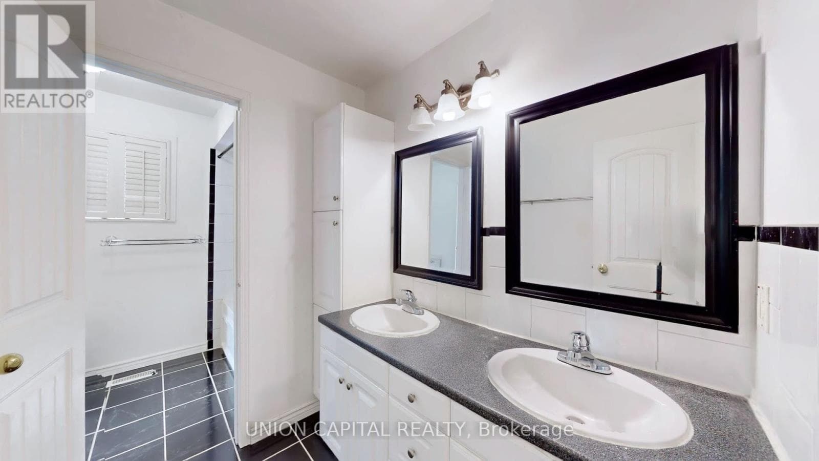 5-level backsplit in Rouge Hill with in-law suite potential, listed at $979,900 11
