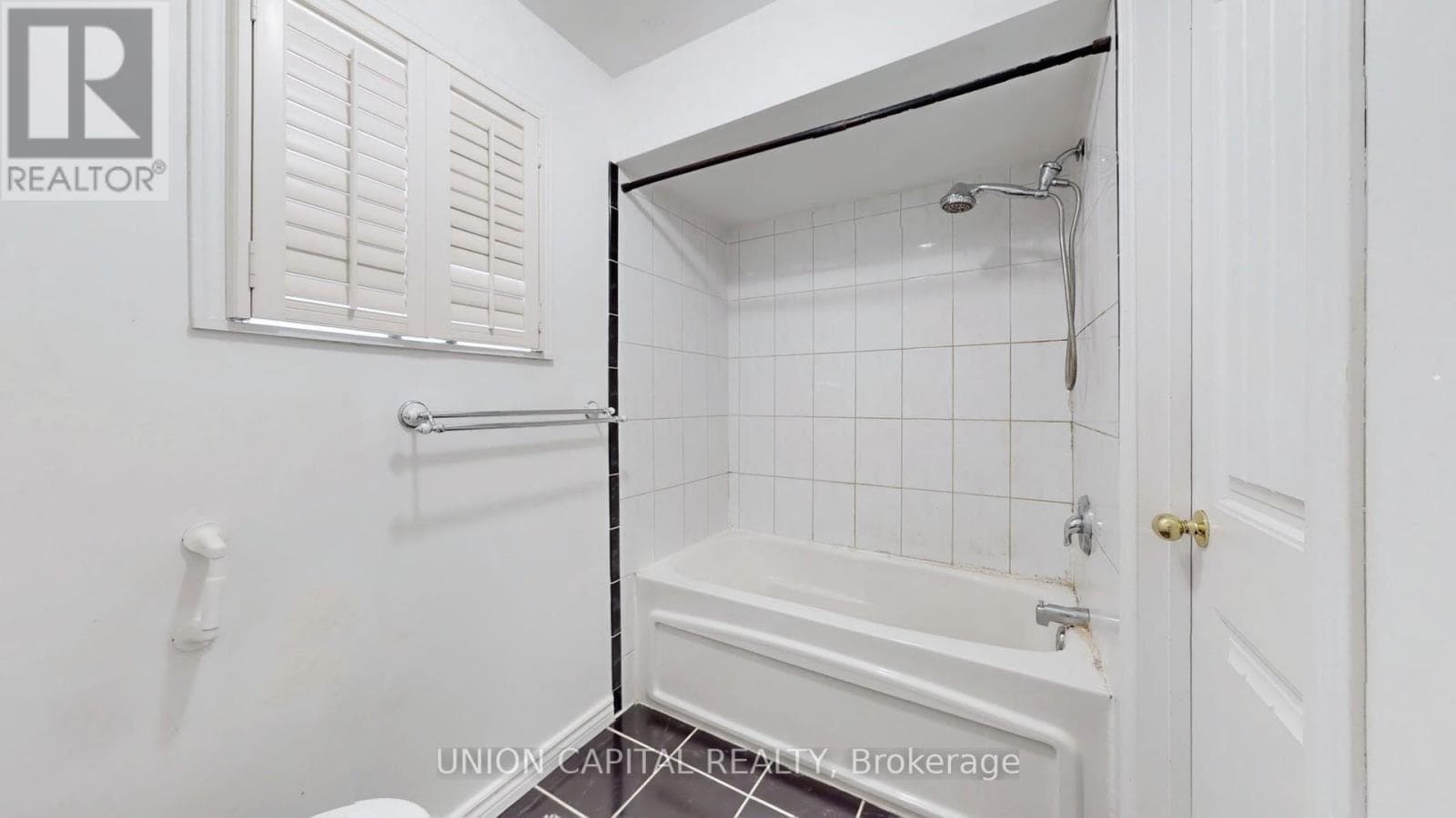 5-level backsplit in Rouge Hill with in-law suite potential, listed at $979,900 12