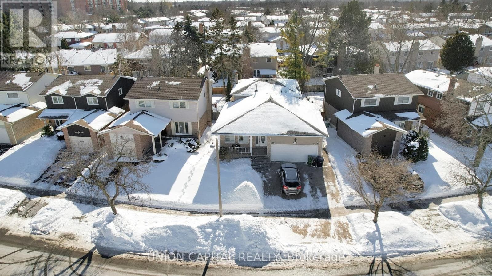 5-level backsplit in Rouge Hill with in-law suite potential, listed at $979,900 2
