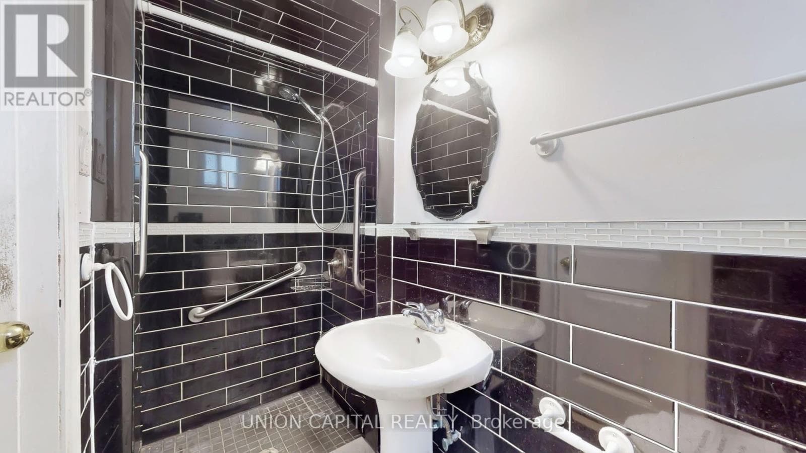 5-level backsplit in Rouge Hill with in-law suite potential, listed at $979,900 21