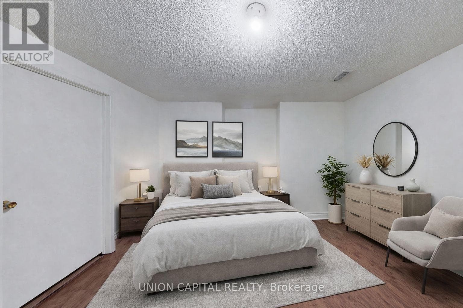 5-level backsplit in Rouge Hill with in-law suite potential, listed at $979,900 22
