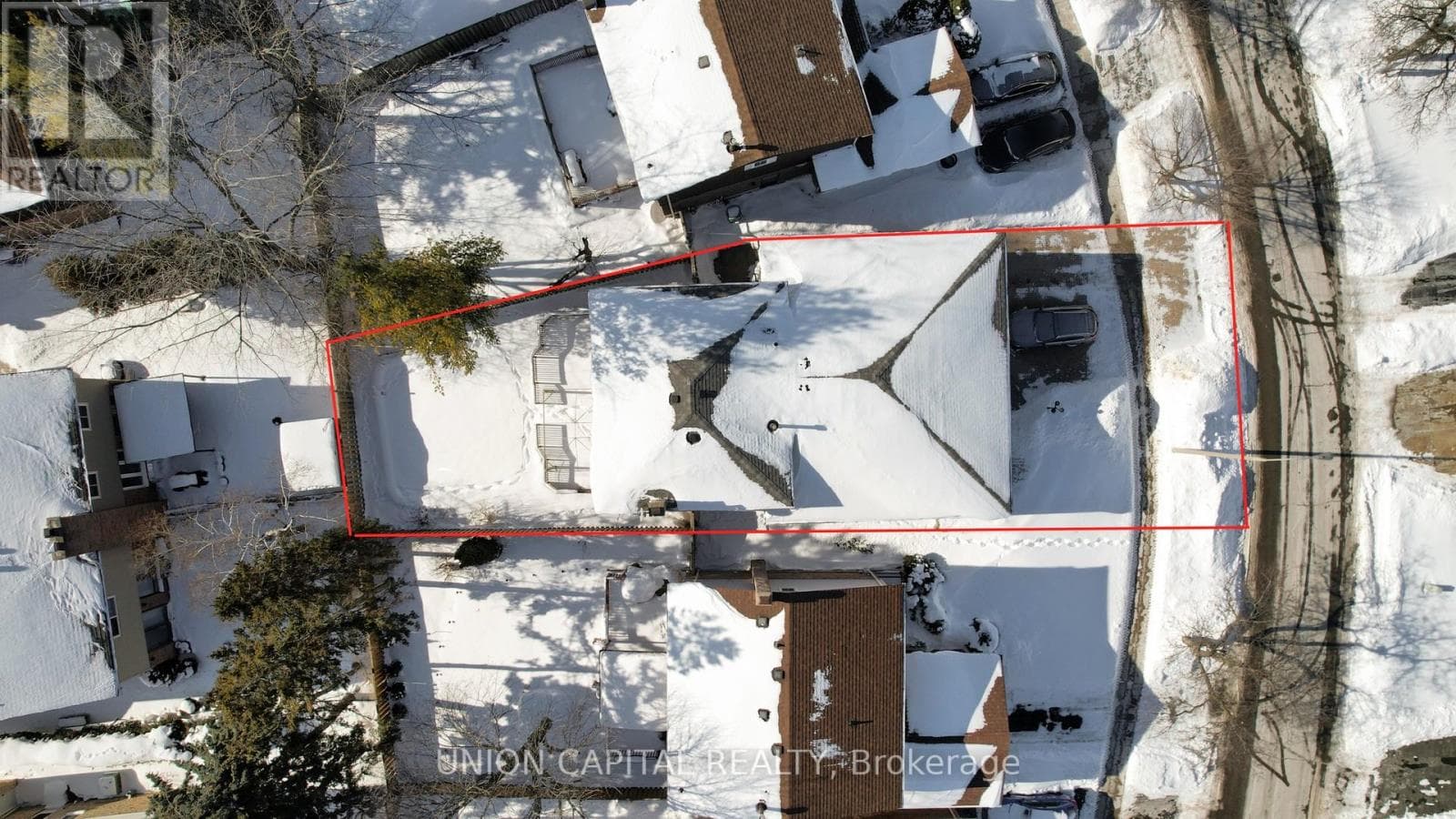 5-level backsplit in Rouge Hill with in-law suite potential, listed at $979,900 4
