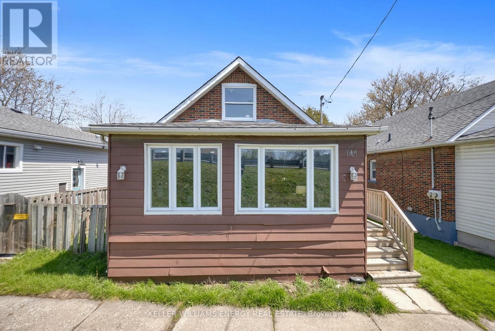 Legal duplex in Oshawa Lakeview at $599,000, estimated 4.51% cap rate with two-unit income