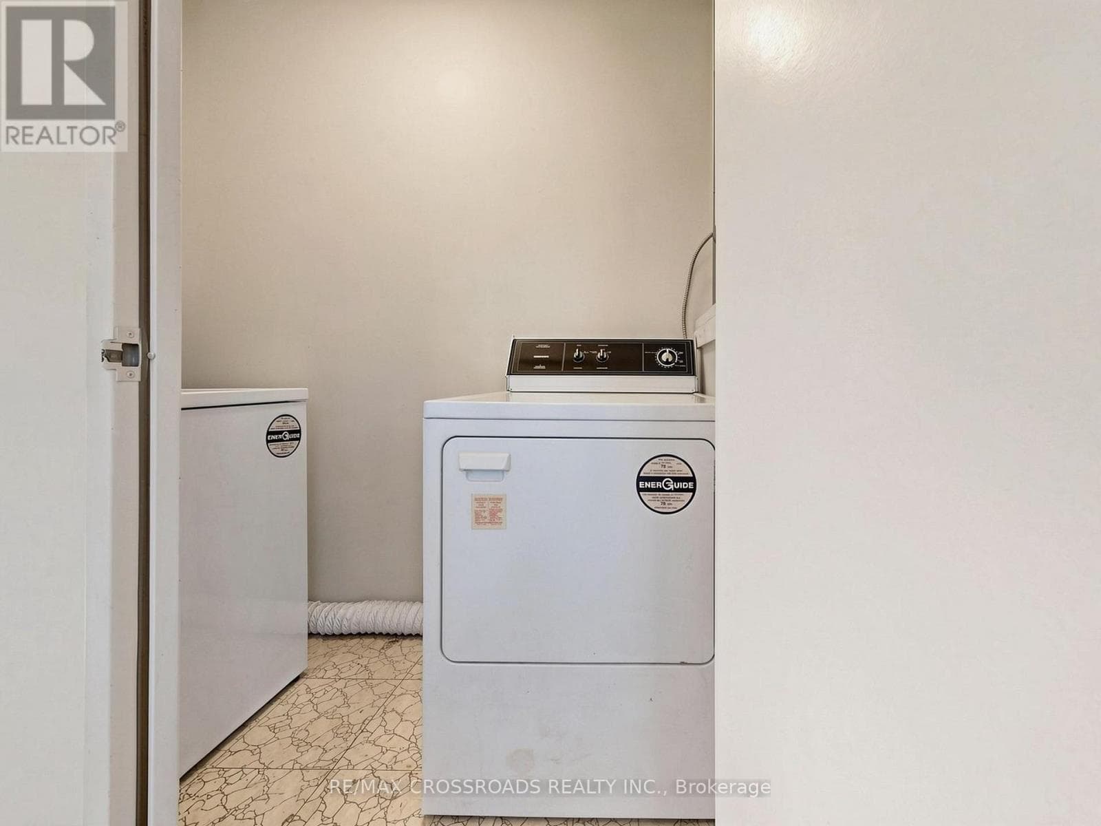 Corner condo townhouse in Scarborough Village with value-add renovation upside 28