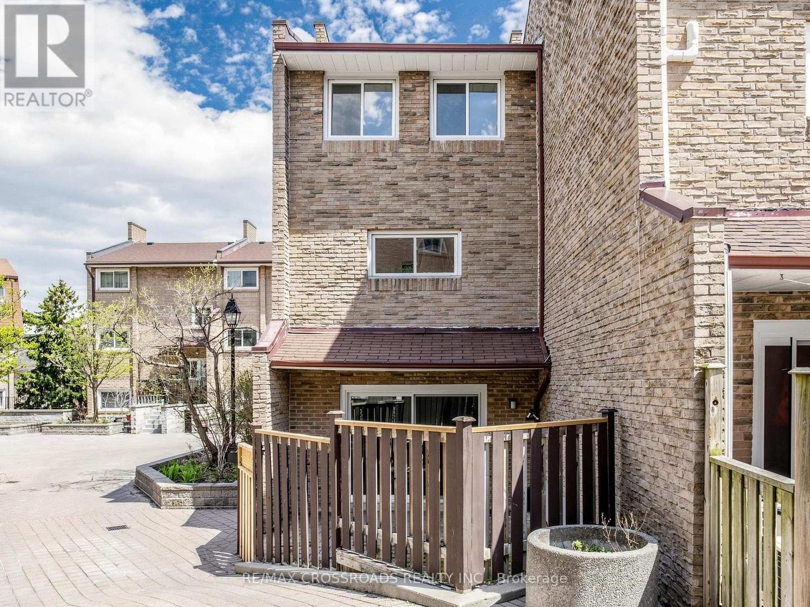 Corner condo townhouse in Scarborough Village with value-add renovation upside 31