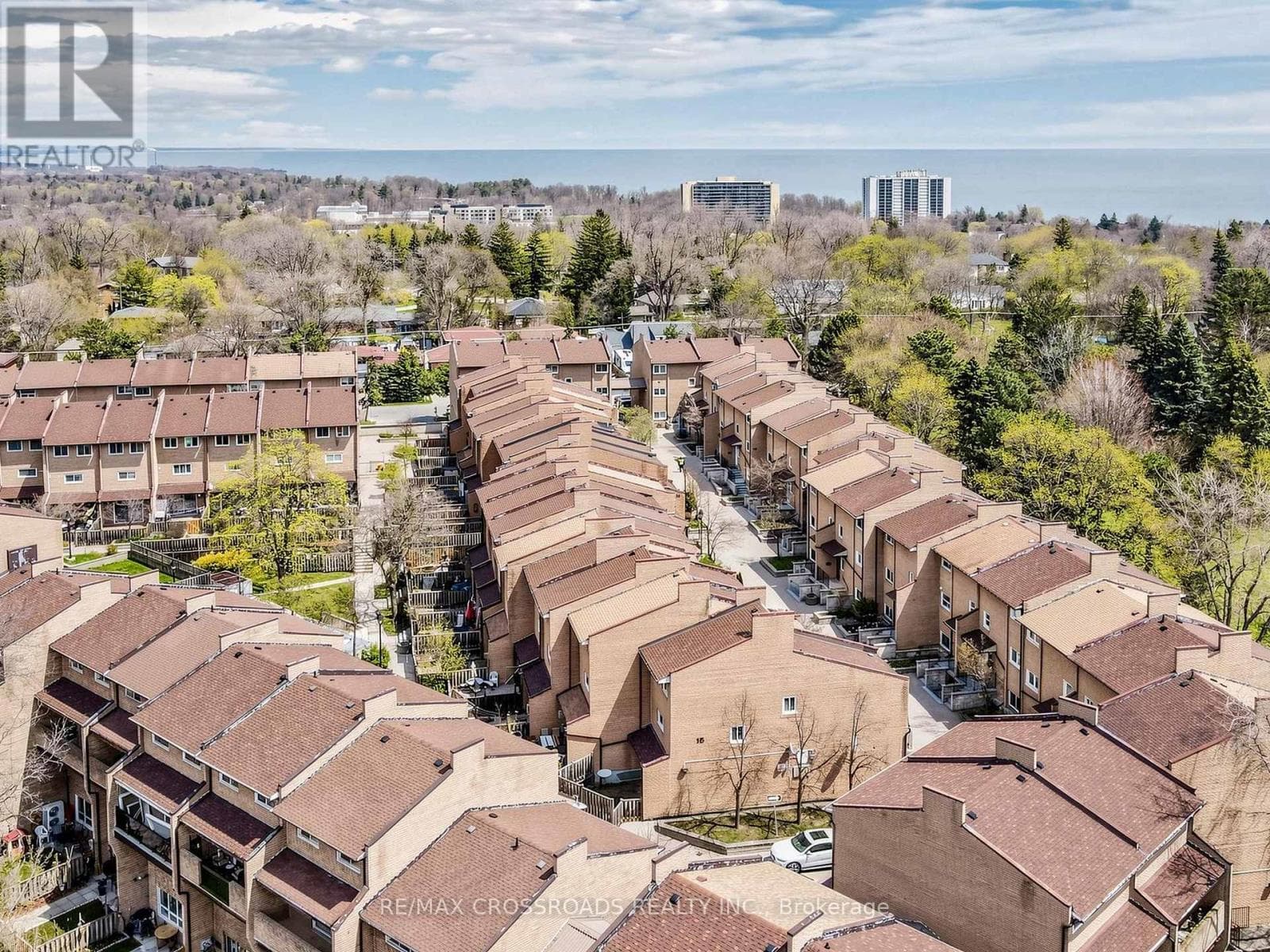 Corner condo townhouse in Scarborough Village with value-add renovation upside 33