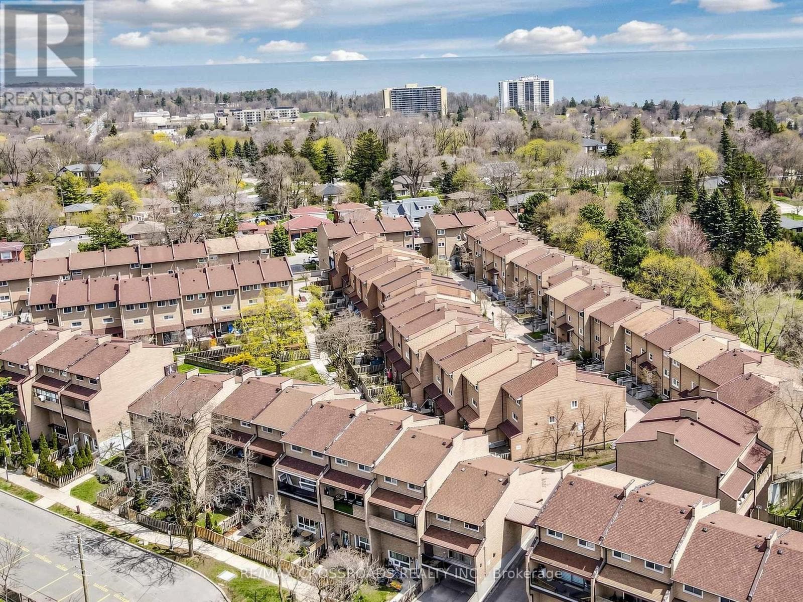 Corner condo townhouse in Scarborough Village with value-add renovation upside 34
