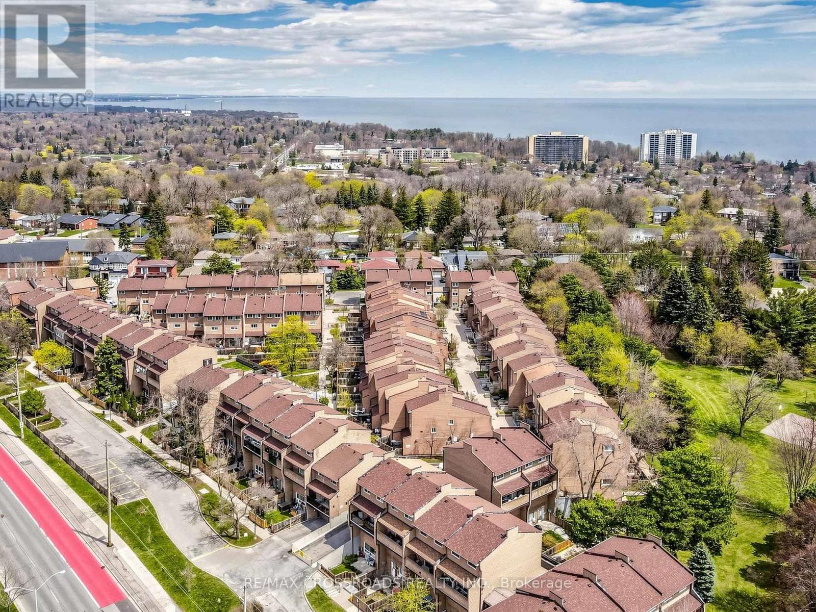 Corner condo townhouse in Scarborough Village with value-add renovation upside 35