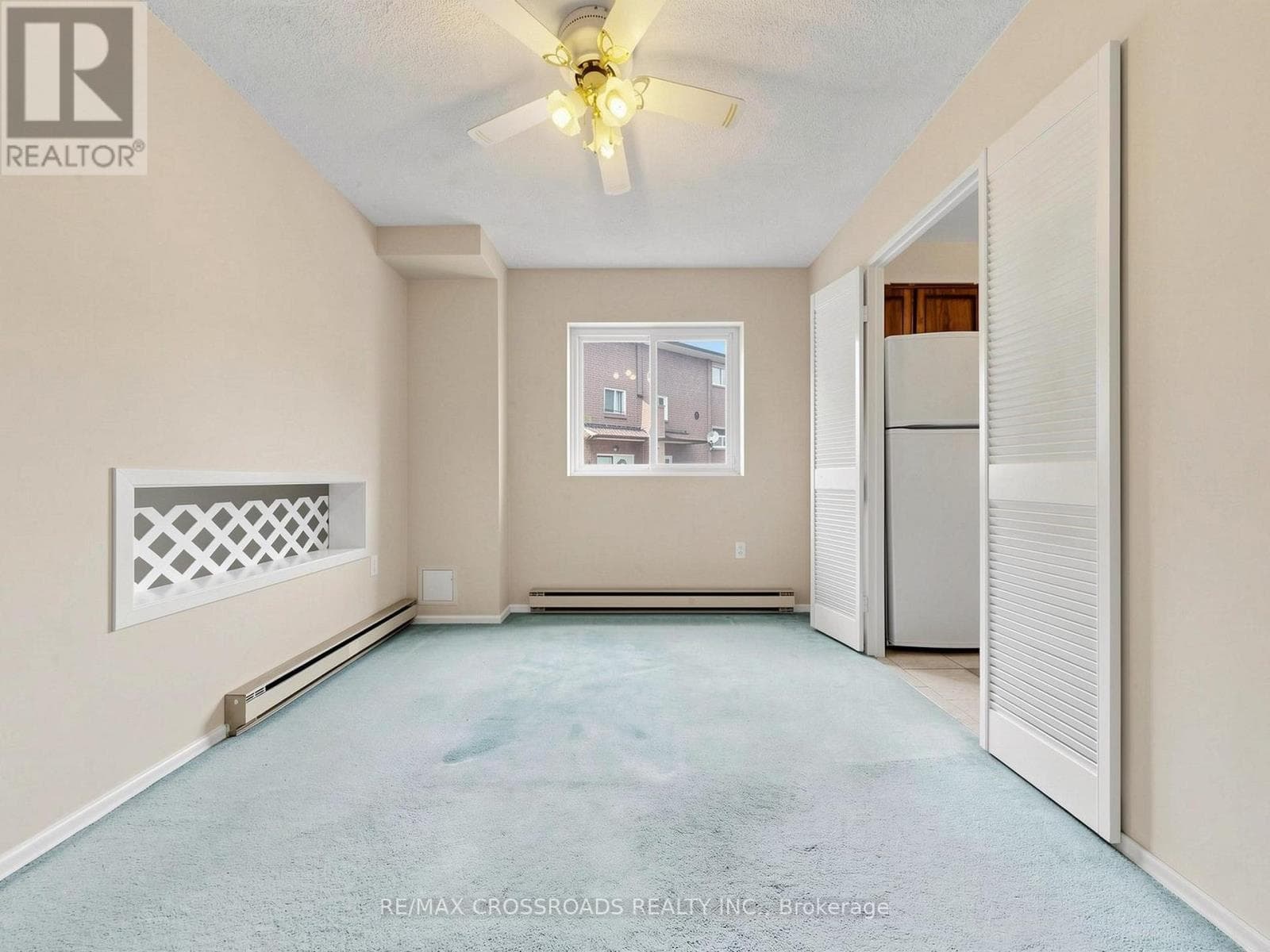 Corner condo townhouse in Scarborough Village with value-add renovation upside 5