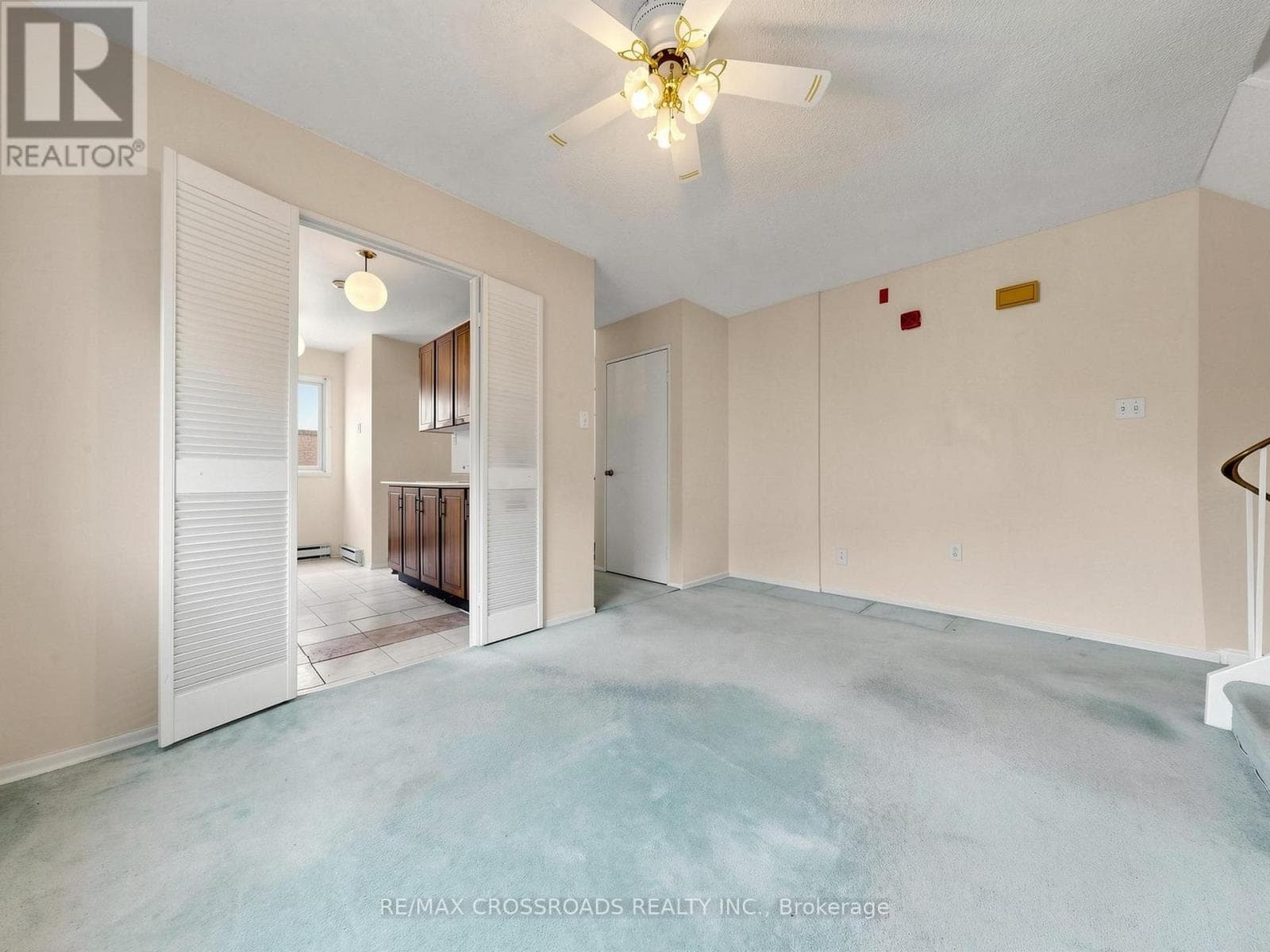 Corner condo townhouse in Scarborough Village with value-add renovation upside 6