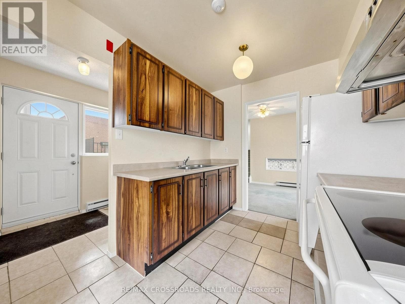 Corner condo townhouse in Scarborough Village with value-add renovation upside 8