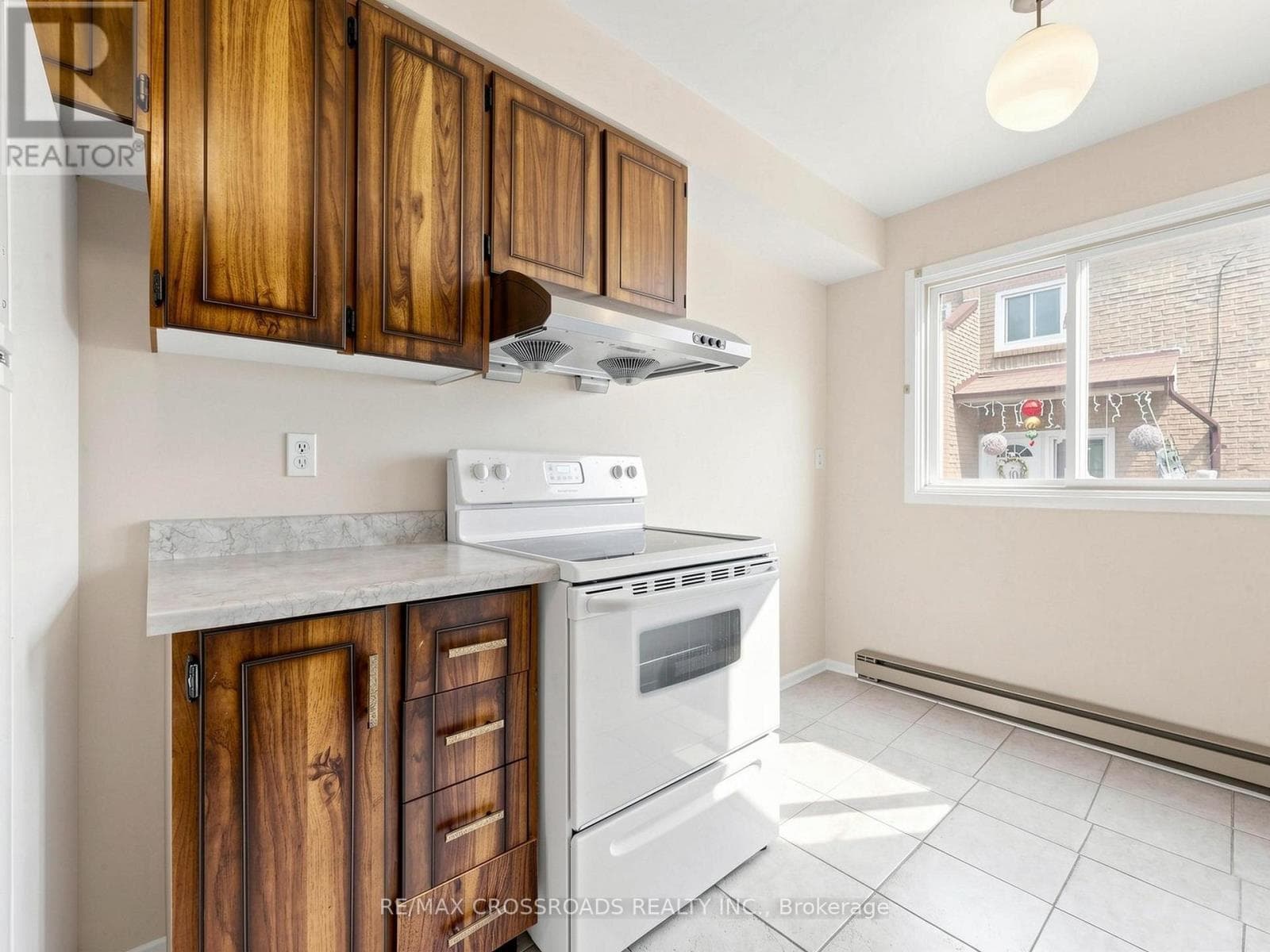 Corner condo townhouse in Scarborough Village with value-add renovation upside 9