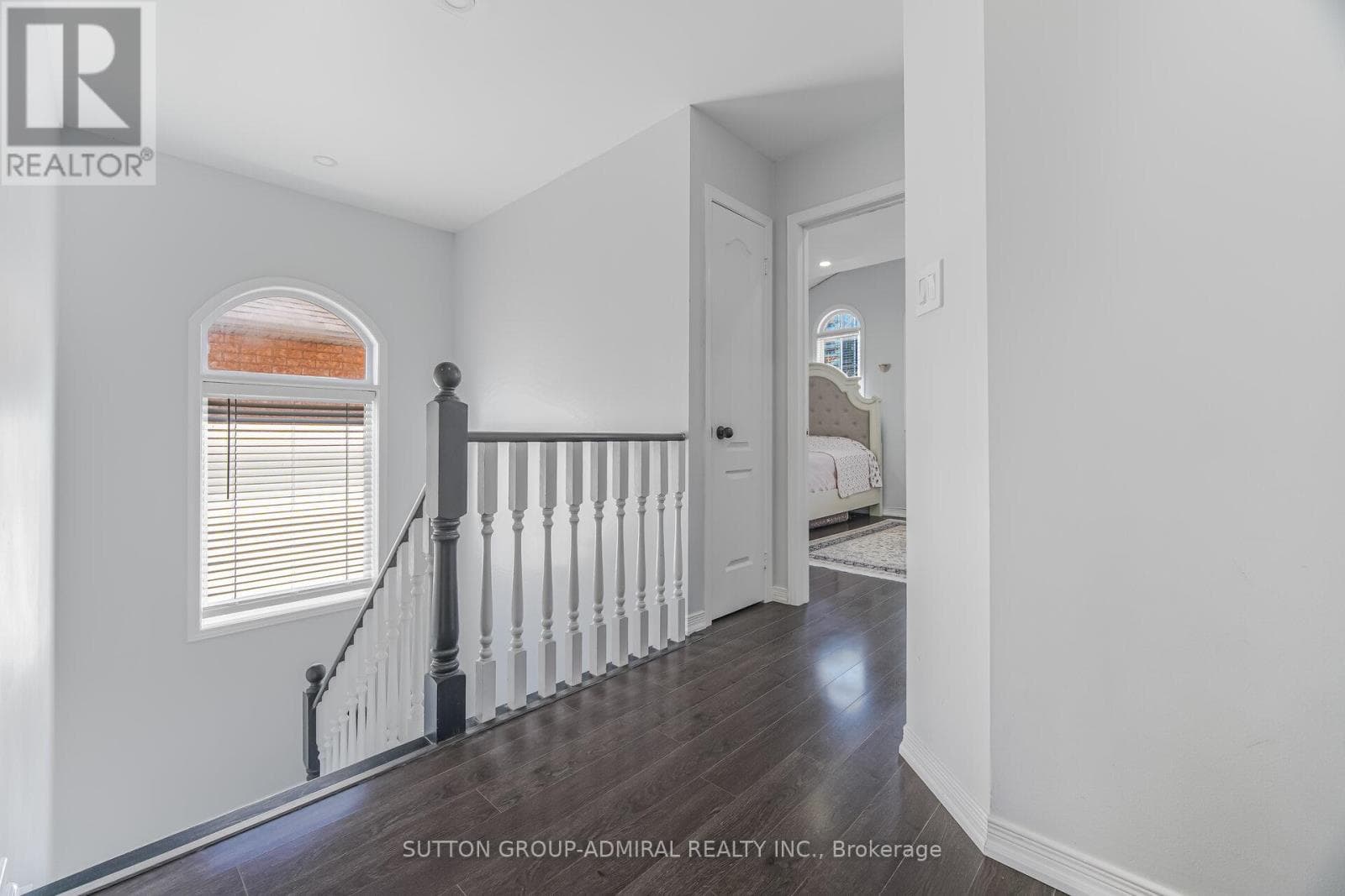 Renovated 3+1 link detached in Bayview Glen with legal-style basement suite, walk to Langstaff GO 21