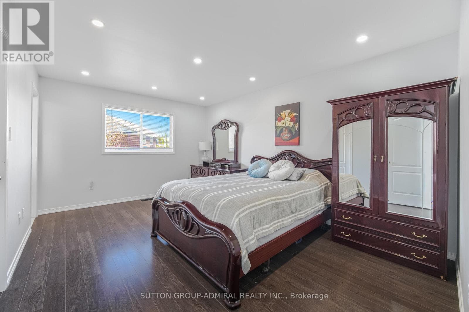 Renovated 3+1 link detached in Bayview Glen with legal-style basement suite, walk to Langstaff GO 22