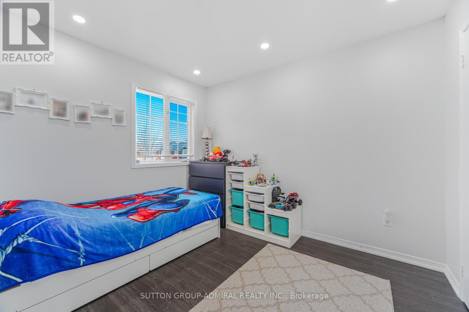 Renovated 3+1 link detached in Bayview Glen with legal-style basement suite, walk to Langstaff GO 30