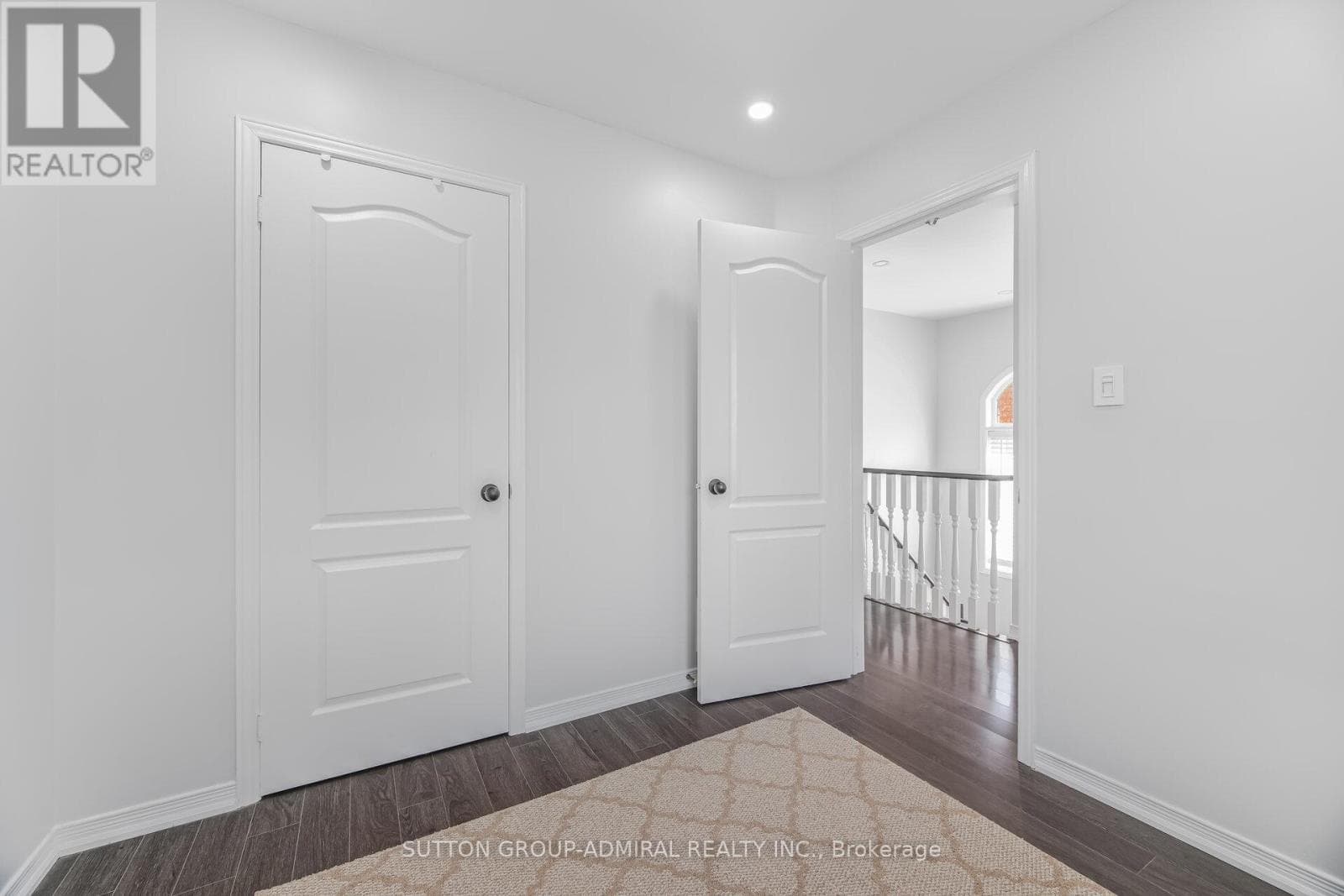Renovated 3+1 link detached in Bayview Glen with legal-style basement suite, walk to Langstaff GO 31