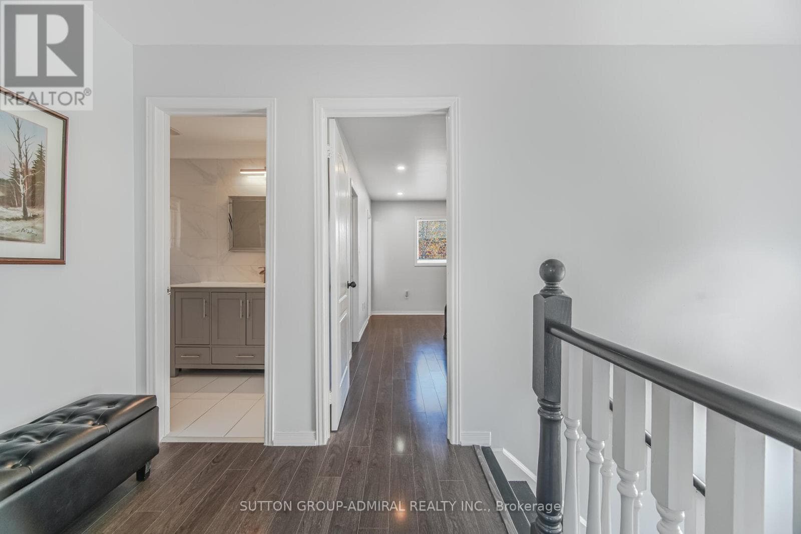 Renovated 3+1 link detached in Bayview Glen with legal-style basement suite, walk to Langstaff GO 32