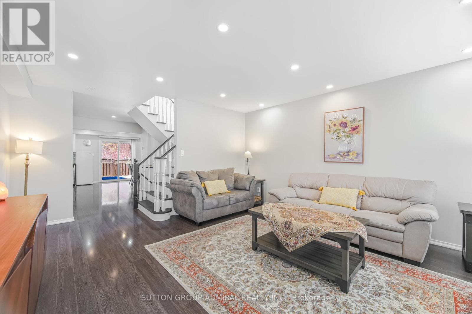 Renovated 3+1 link detached in Bayview Glen with legal-style basement suite, walk to Langstaff GO 5