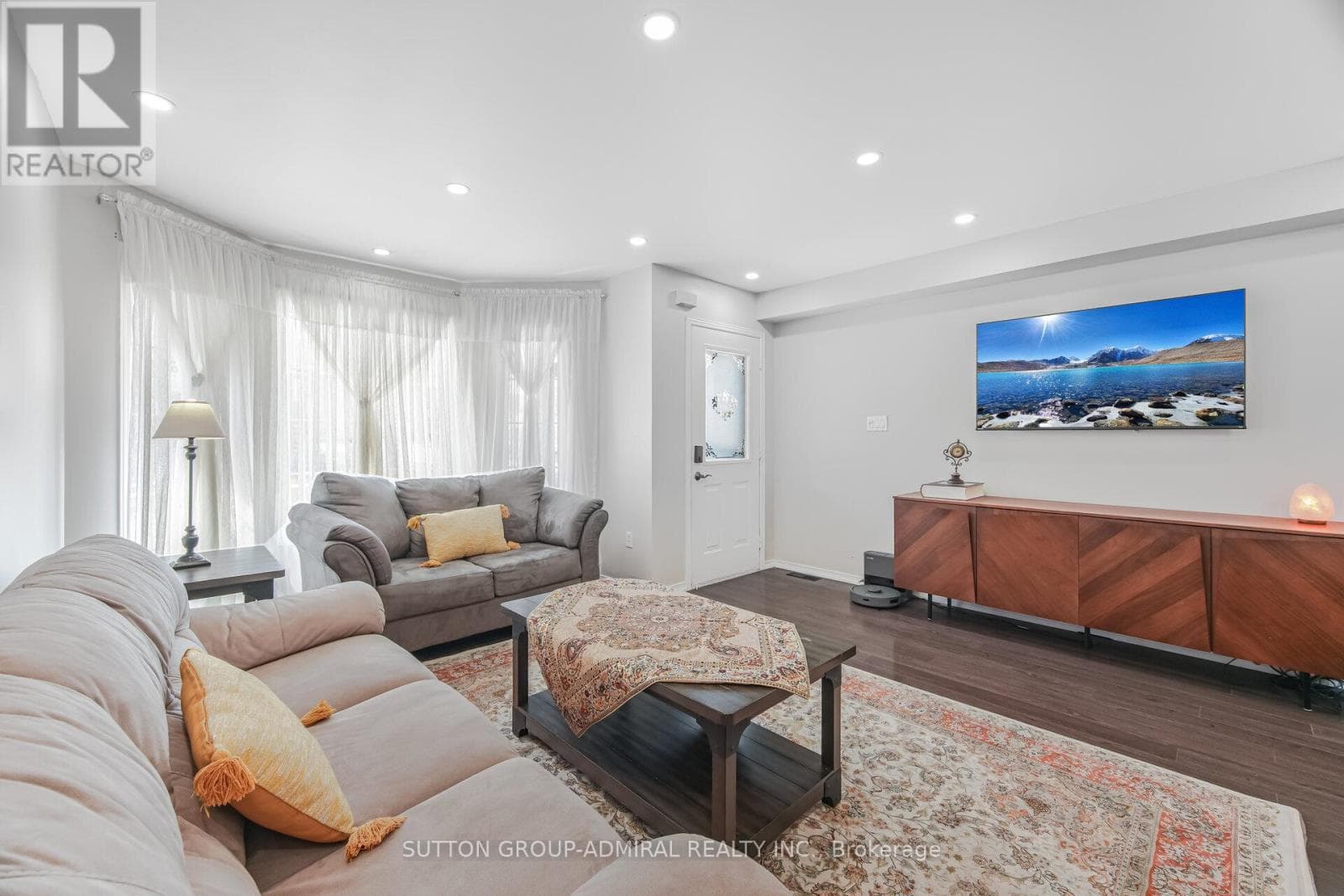 Renovated 3+1 link detached in Bayview Glen with legal-style basement suite, walk to Langstaff GO 7