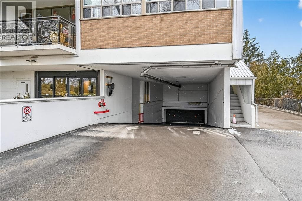 Renovated 2-bed corner condo in Kerr Village, steps to Lake Ontario, listed at $499,999 44