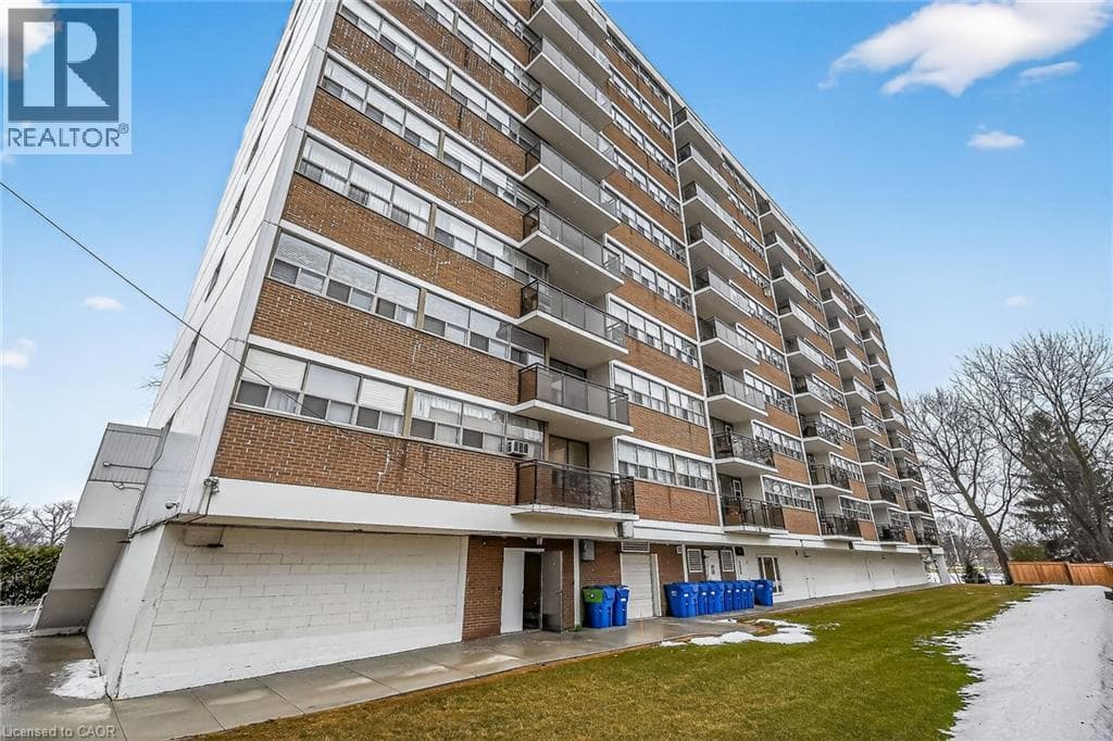 Renovated 2-bed corner condo in Kerr Village, steps to Lake Ontario, listed at $499,999 46