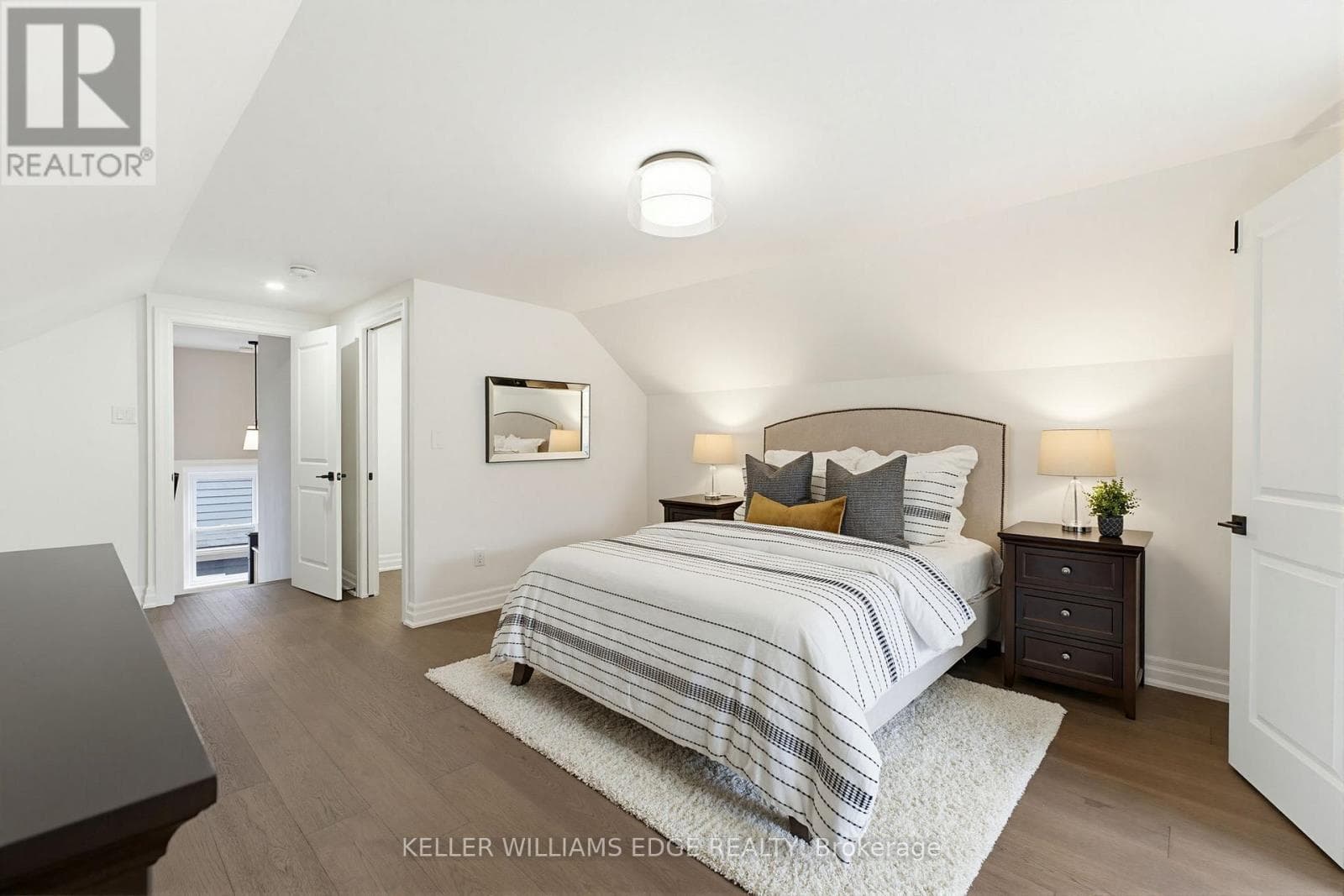 Renovated Burlington Brant detached with separate basement suite, walk to downtown 13