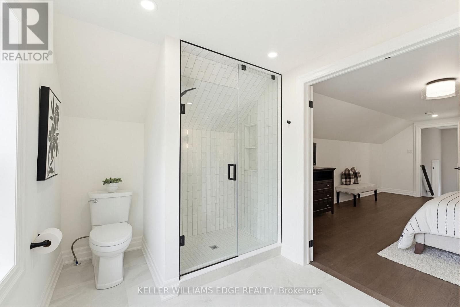 Renovated Burlington Brant detached with separate basement suite, walk to downtown 16
