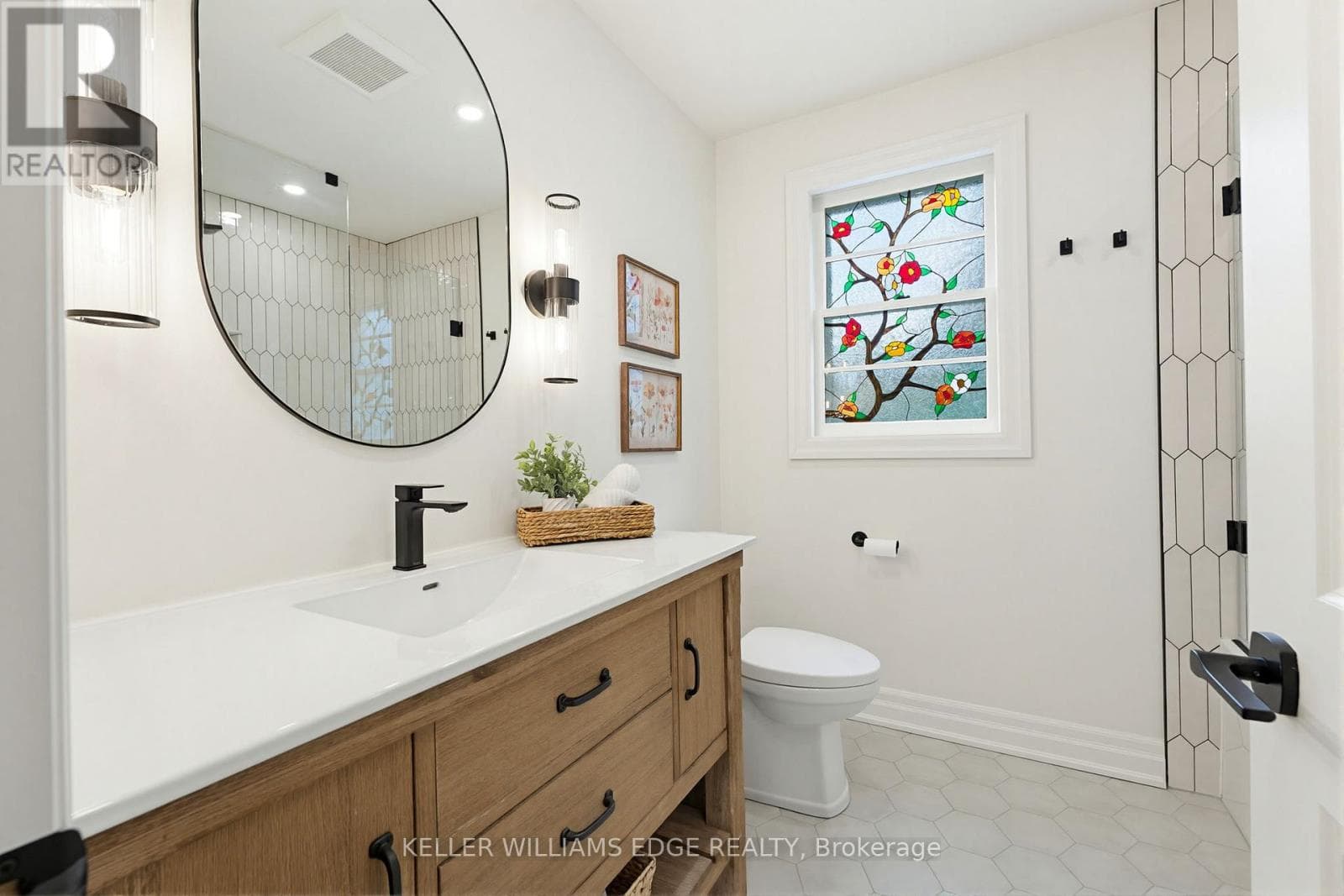 Renovated Burlington Brant detached with separate basement suite, walk to downtown 21