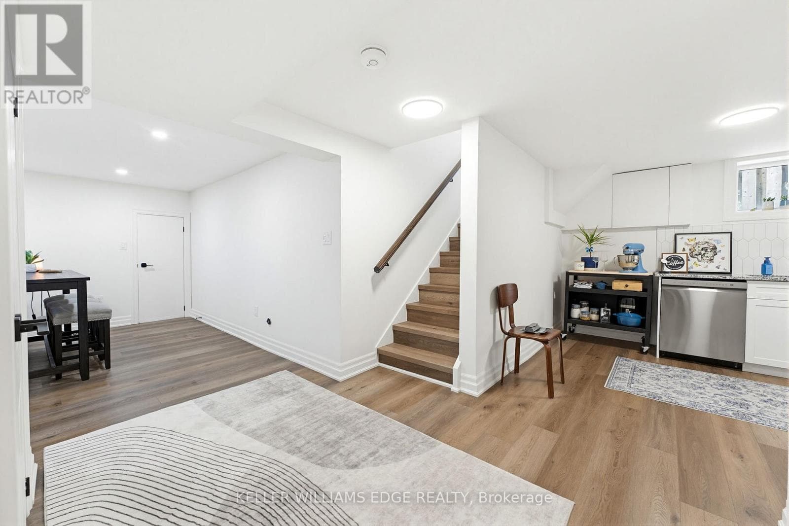 Renovated Burlington Brant detached with separate basement suite, walk to downtown 23
