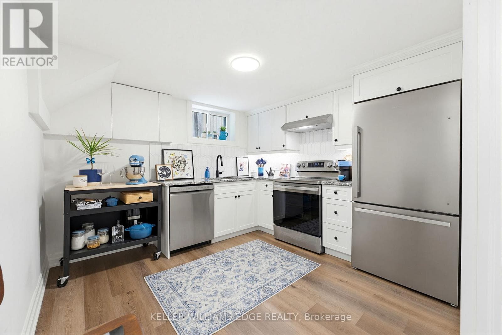 Renovated Burlington Brant detached with separate basement suite, walk to downtown 24