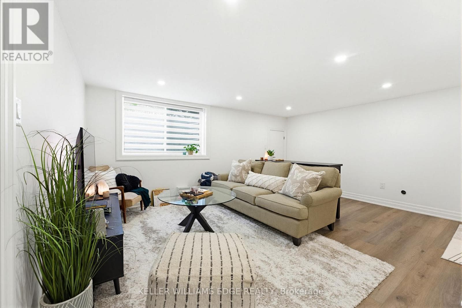 Renovated Burlington Brant detached with separate basement suite, walk to downtown 26