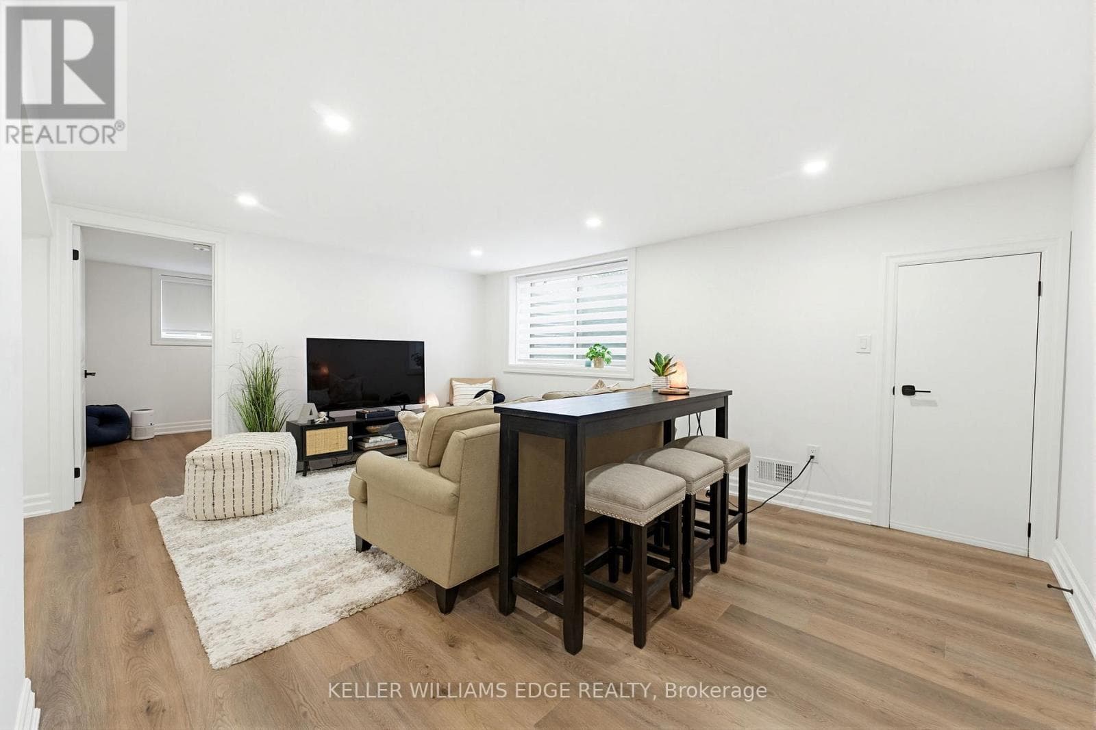 Renovated Burlington Brant detached with separate basement suite, walk to downtown 27