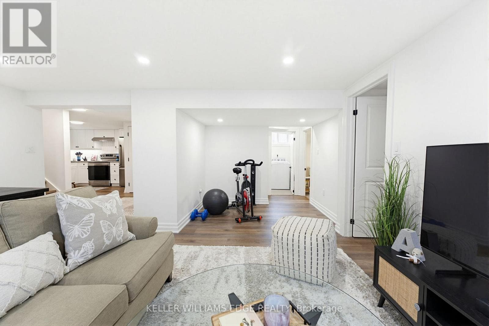 Renovated Burlington Brant detached with separate basement suite, walk to downtown 28