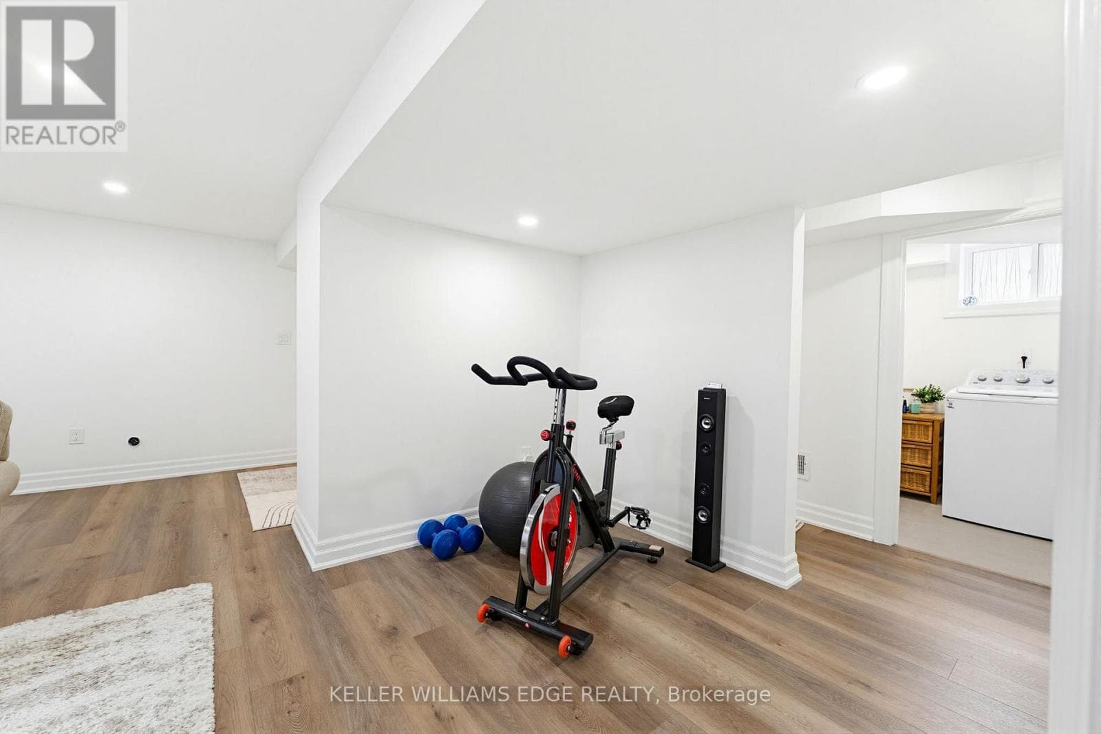 Renovated Burlington Brant detached with separate basement suite, walk to downtown 29