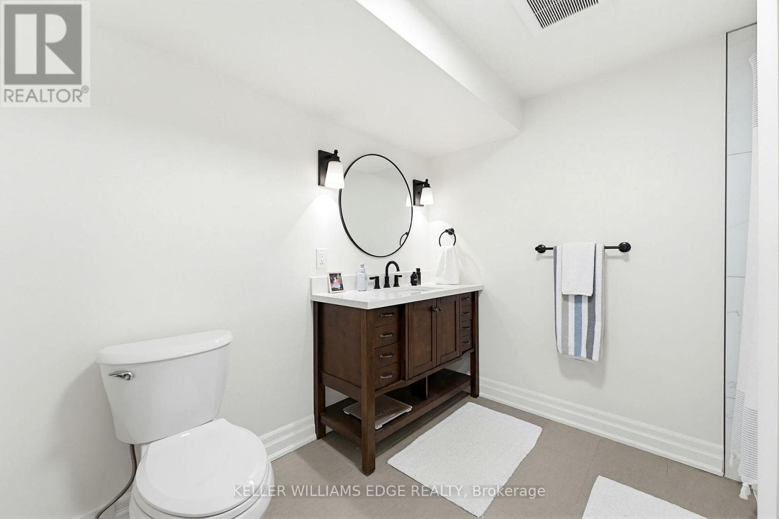 Renovated Burlington Brant detached with separate basement suite, walk to downtown 31