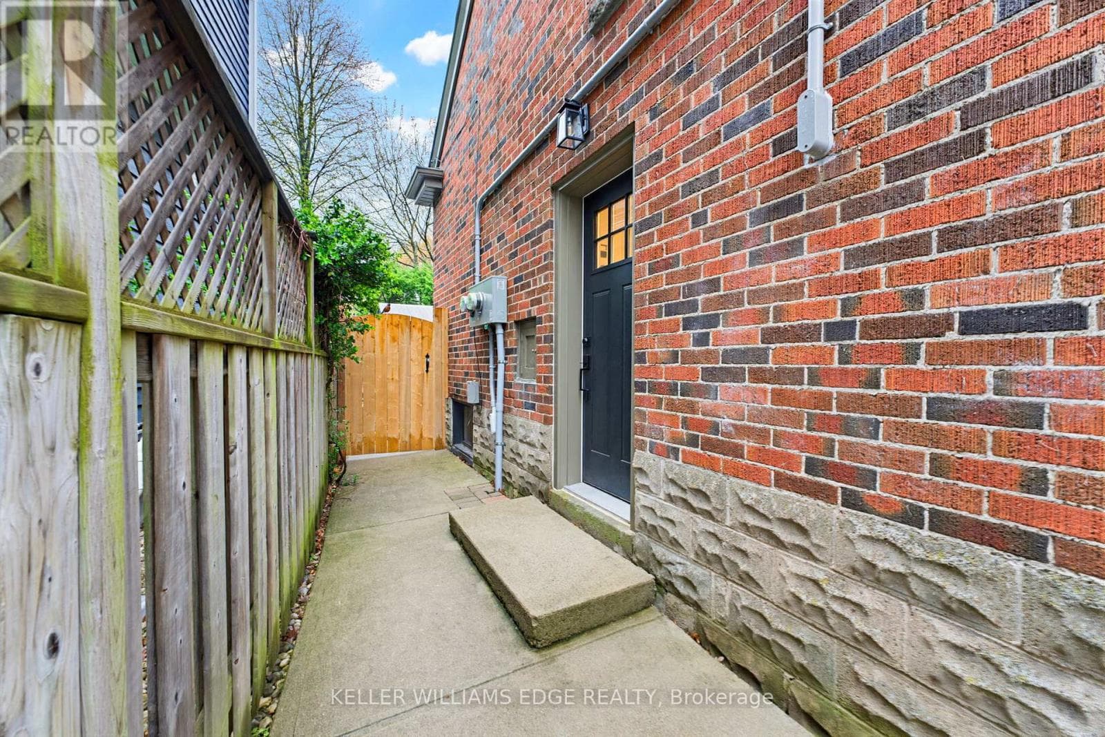 Renovated Burlington Brant detached with separate basement suite, walk to downtown 34