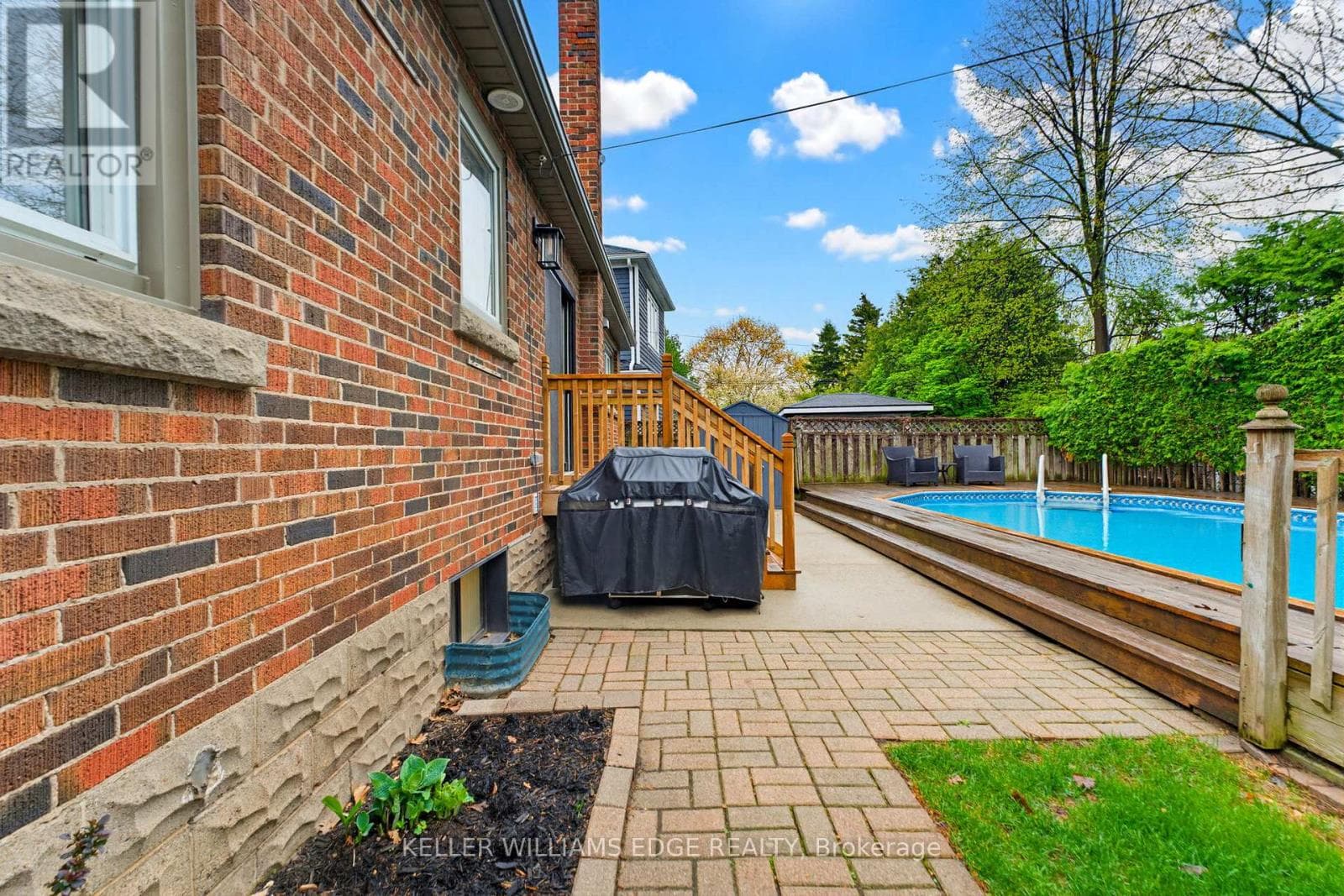 Renovated Burlington Brant detached with separate basement suite, walk to downtown 39