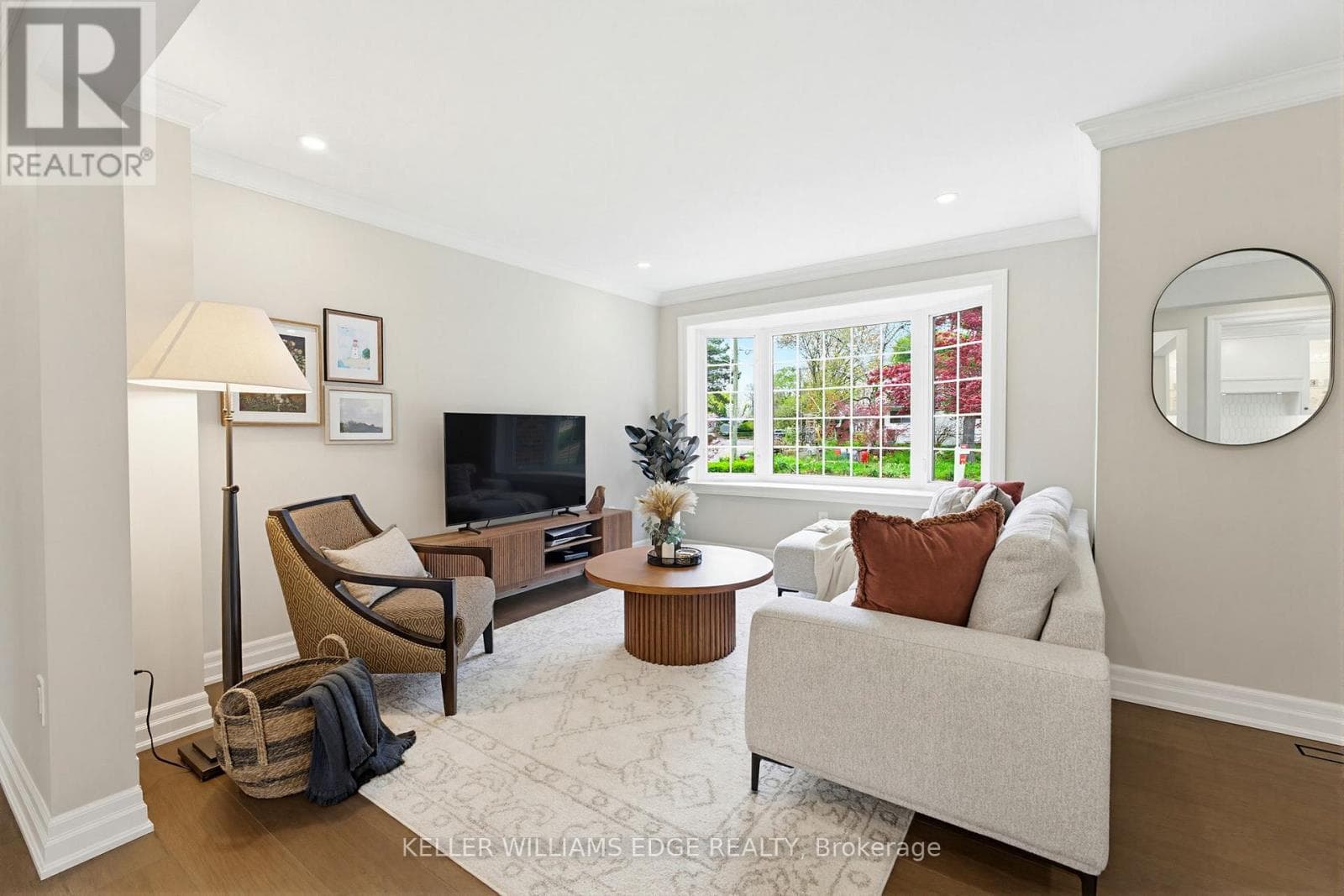 Renovated Burlington Brant detached with separate basement suite, walk to downtown 5