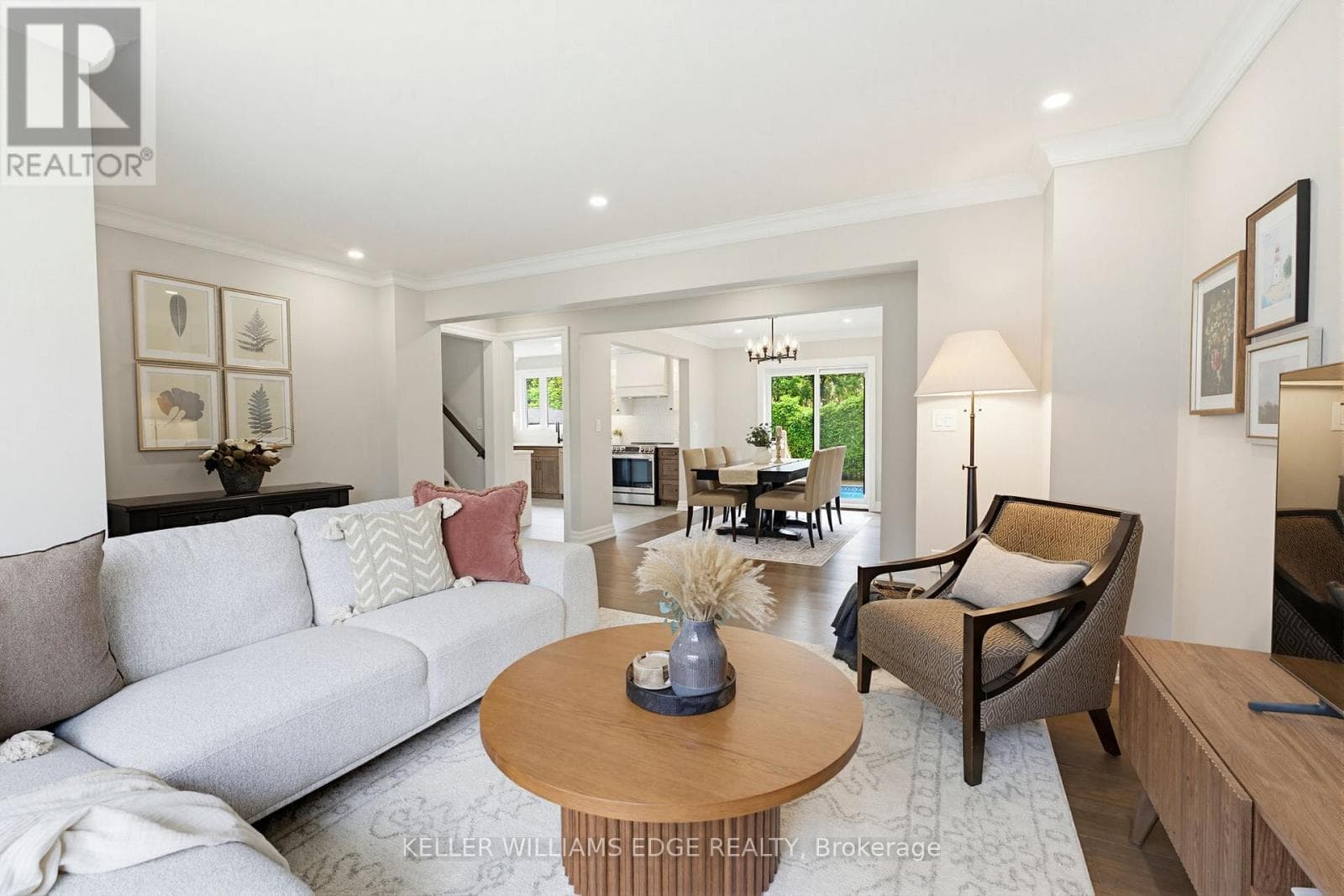 Renovated Burlington Brant detached with separate basement suite, walk to downtown 6