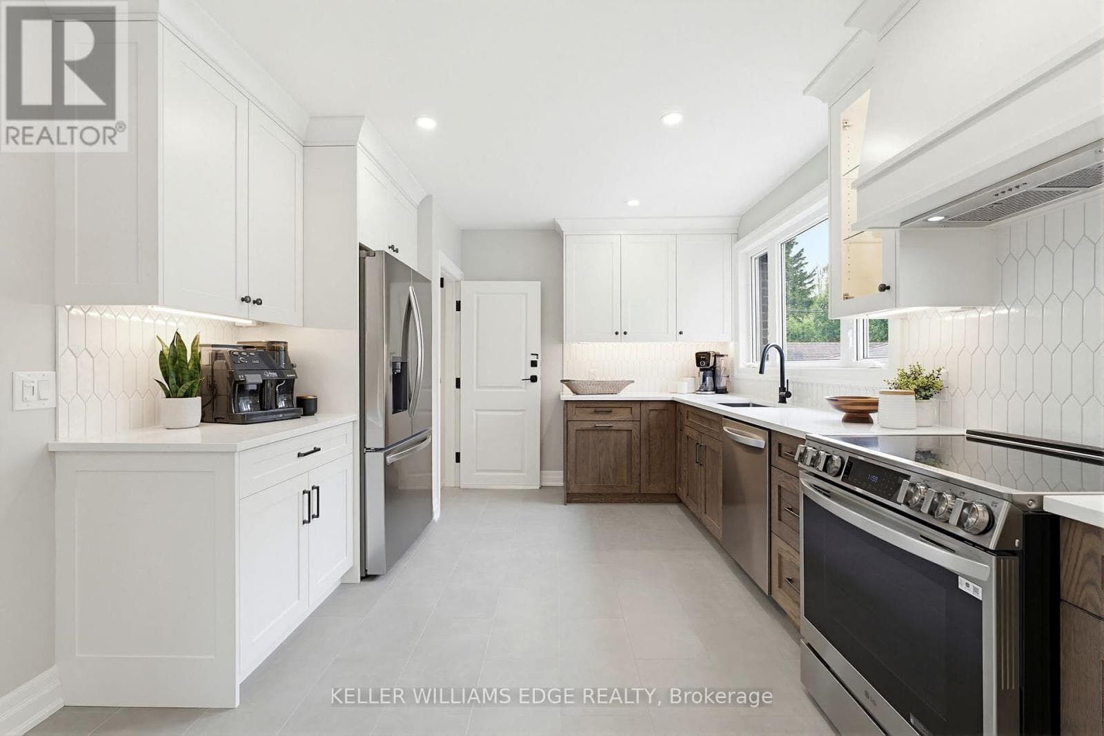 Renovated Burlington Brant detached with separate basement suite, walk to downtown 8