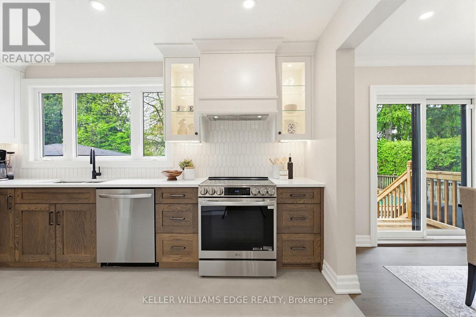Renovated Burlington Brant detached with separate basement suite, walk to downtown 9
