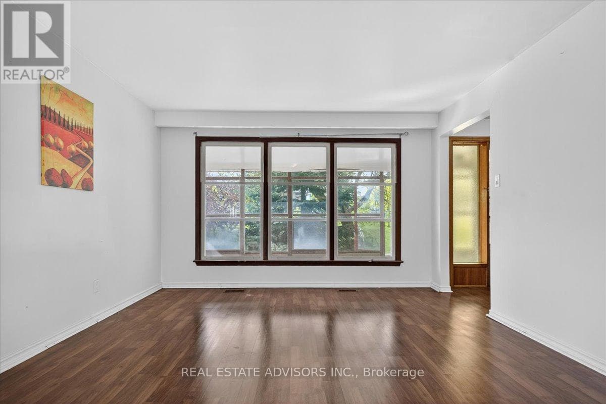 Large Brampton East bungalow with separate side entrance and second basement kitchen 10